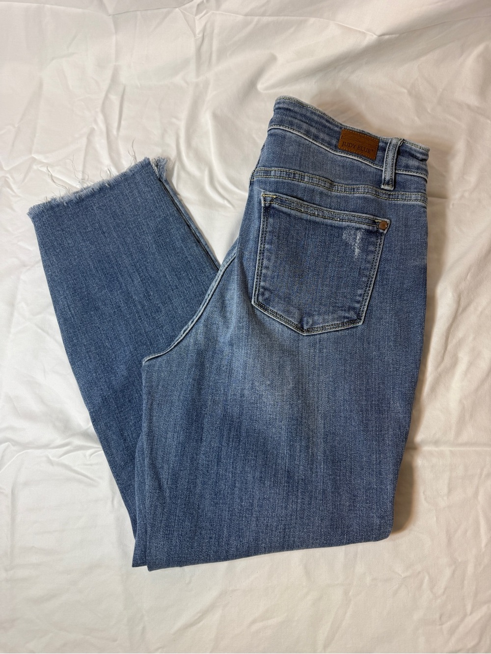 Judy Blue Medium Blue Ankle Crop Straight Jeans